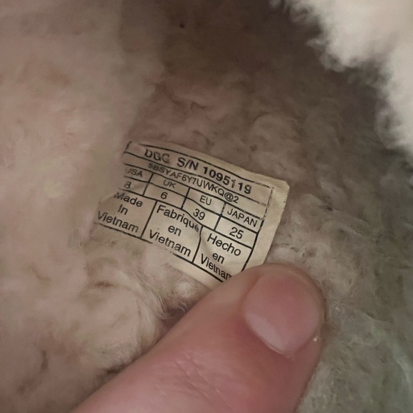 UGG Women’s Fluff Yeah Slides - Picture 8 of 8